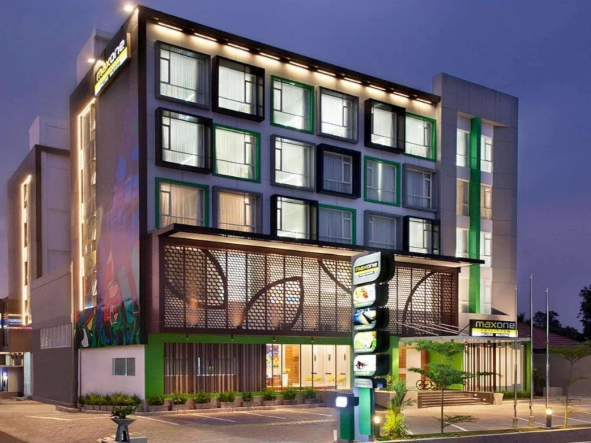 Dk Belstar Hotel Belitung Танджунгпандан Экстерьер фото